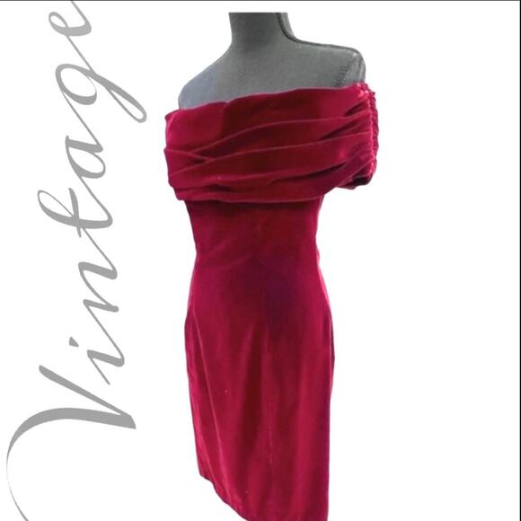 ZUM ZUM VINTAGE Deep Red Velvet Off Shoulder Cocktail Dress SZ 7/8 - Picture 3 of 12